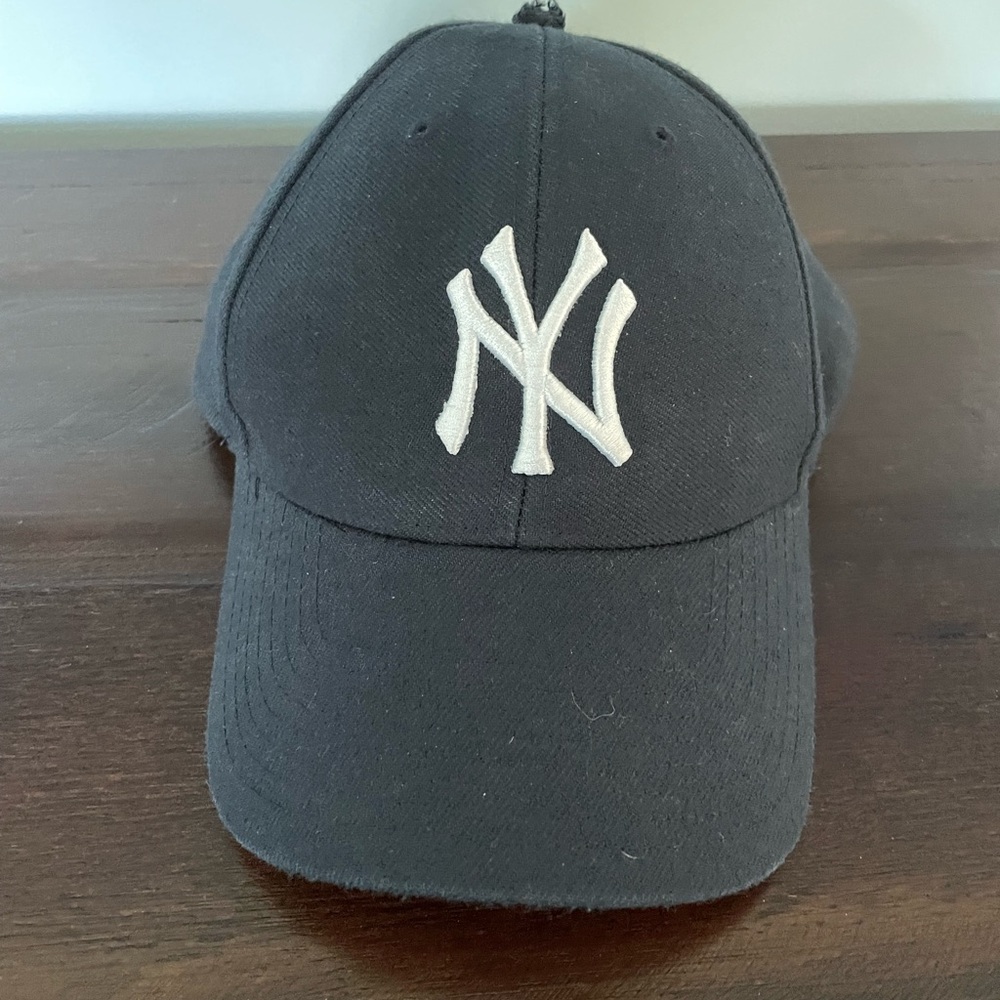 New York Yankees hat one size in excellent used condition.